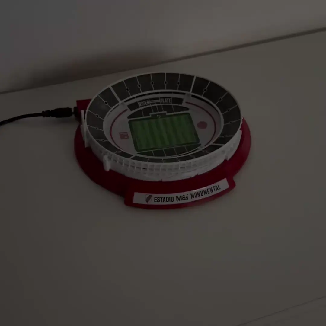 R&eacute;plica 3D iluminada del M&aacute;s Monumental