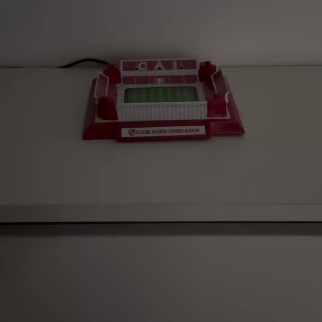 R&eacute;plica 3D iluminada del estadio de Independiente